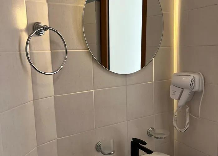 Veli 호텔 Sarandë