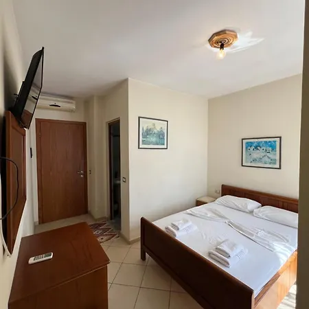 Veli Hotel Sarandë