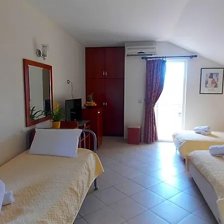 Veli Hotel Sarandë