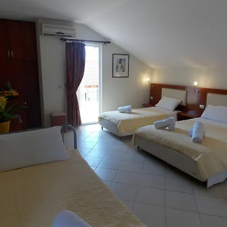 ホテル Veli Sarandë